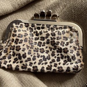 Leopard clutch